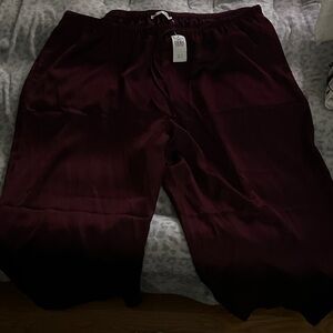 Abercrombie Women’s satin pull on pants burgundy
